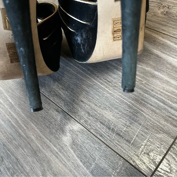 TRUTH OR DARE BY MADONNA WOMEN'S BLACK SUEDE STILETTO PUMP HEELS SIZE 8.5 - Picture 12 of 15